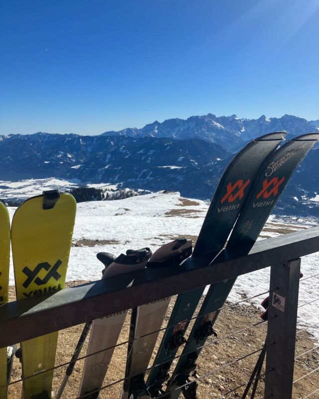 Am Hausberg unterwegs #thisisskitouring #voelklskis #markerbindings #dalbello #visitvillach